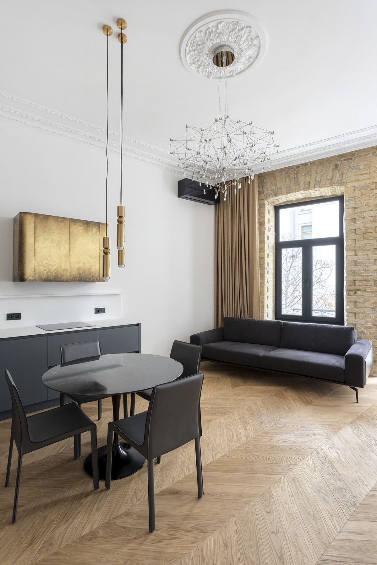 Classic apartment for rent in the center of Kiev