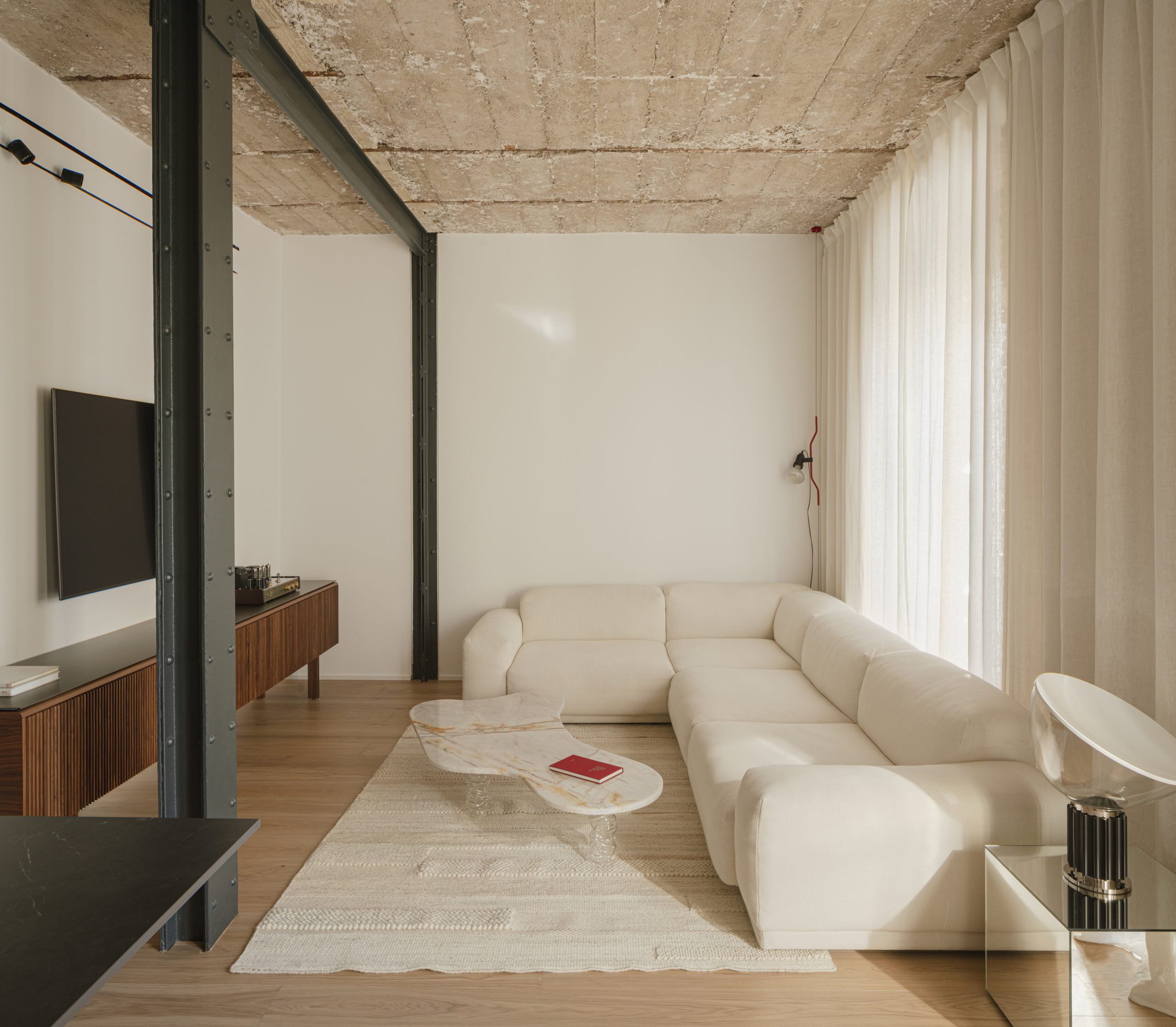 APARTMENT 50´s NUDE by Xarquitectos