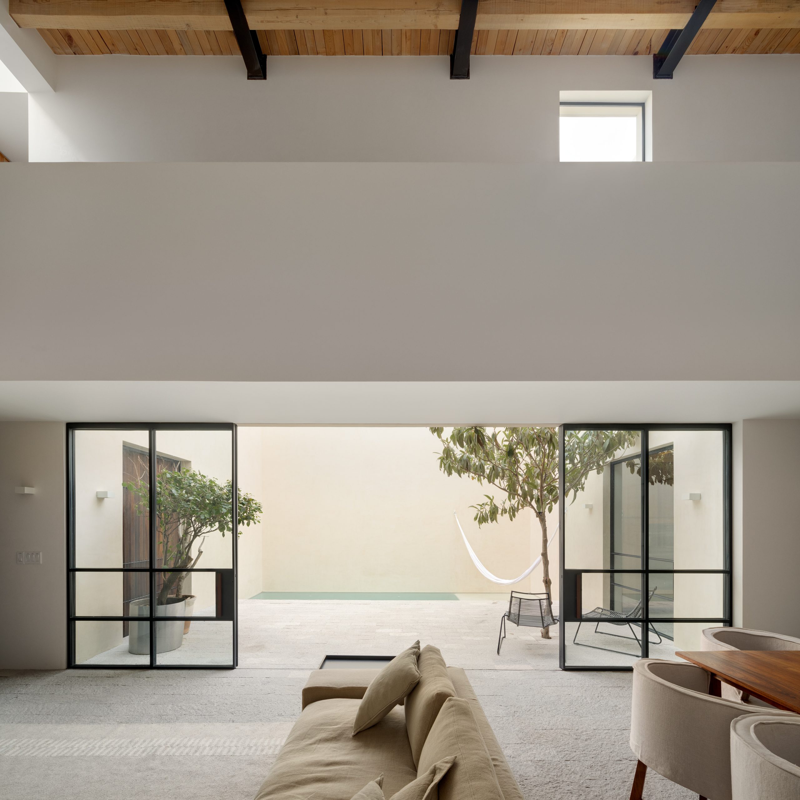 Casa La Quinta by PPAA Pérez Palacios Arquitectos Asociados