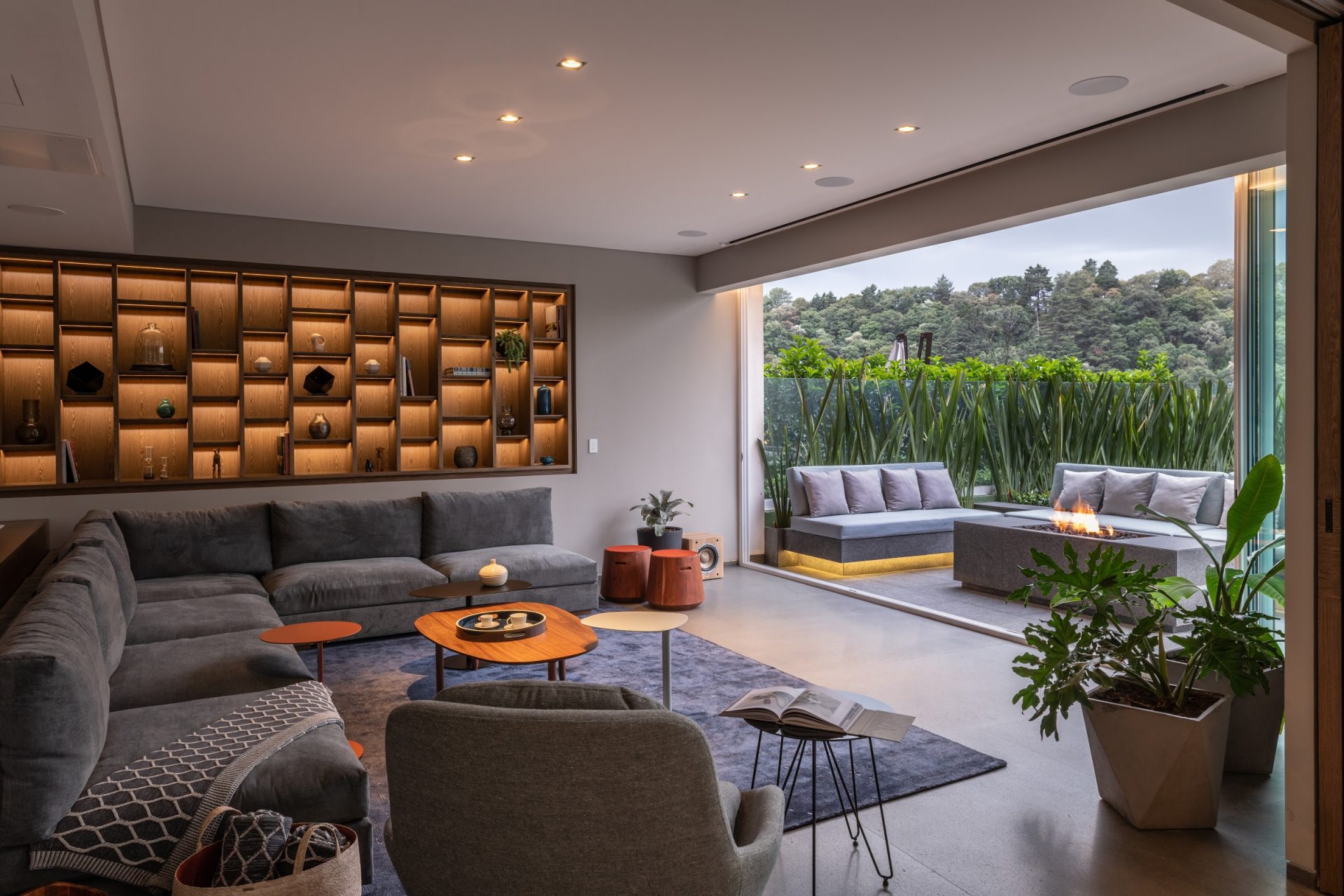 Paque Reforma Apartment by Ezequiel Farca and Cristina Grappin