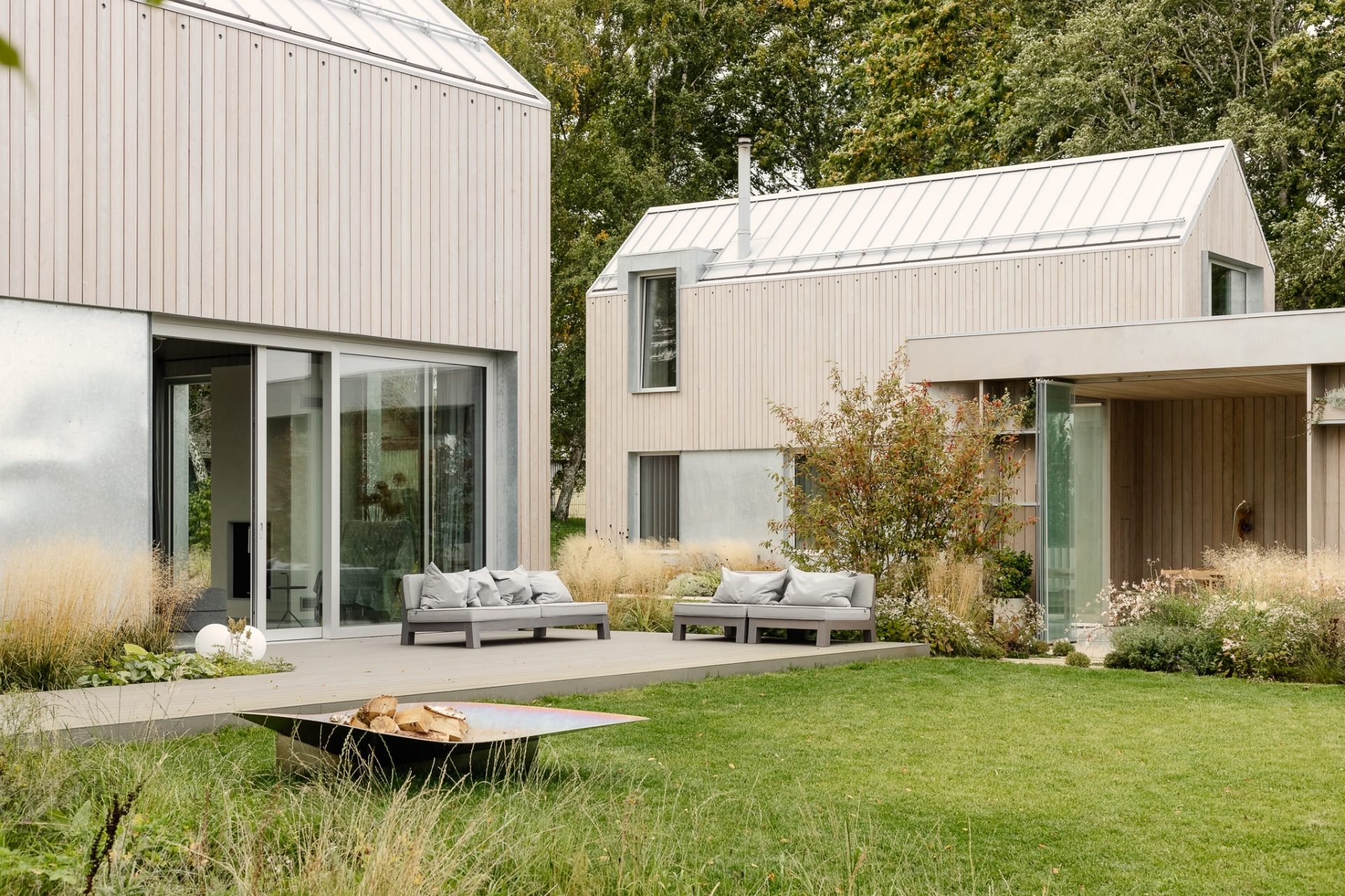 ziemeli-coastal-holiday-home-by-open-architecture-design