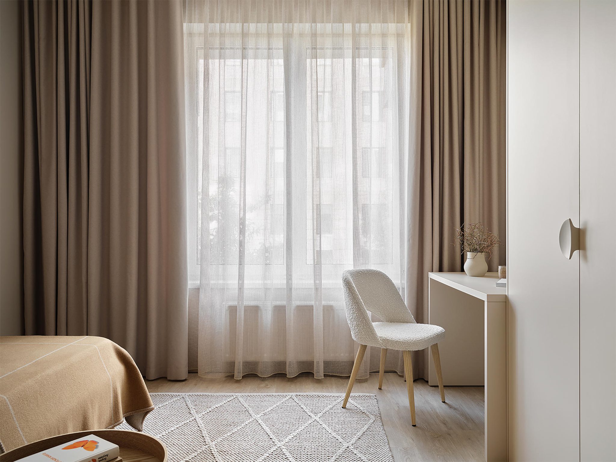 Tranquil, cozy, and easy-customizable beige 79 m2 apartment with a walk ...