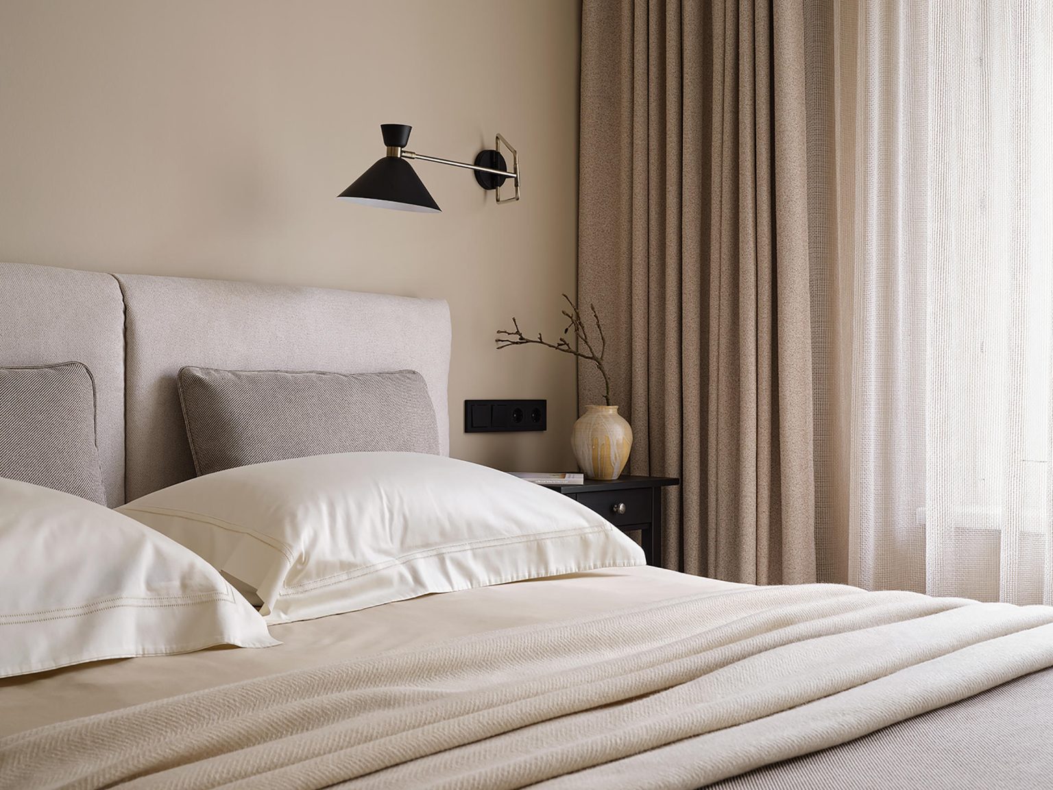 Tranquil, cozy, and easy-customizable beige 79 m2 apartment with a walk ...