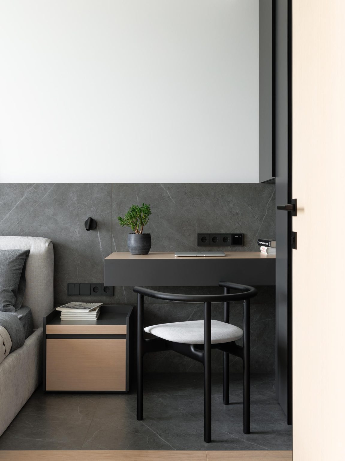 Fresh Look at One Room Apartment With A Smart Layout Large Kitchen And