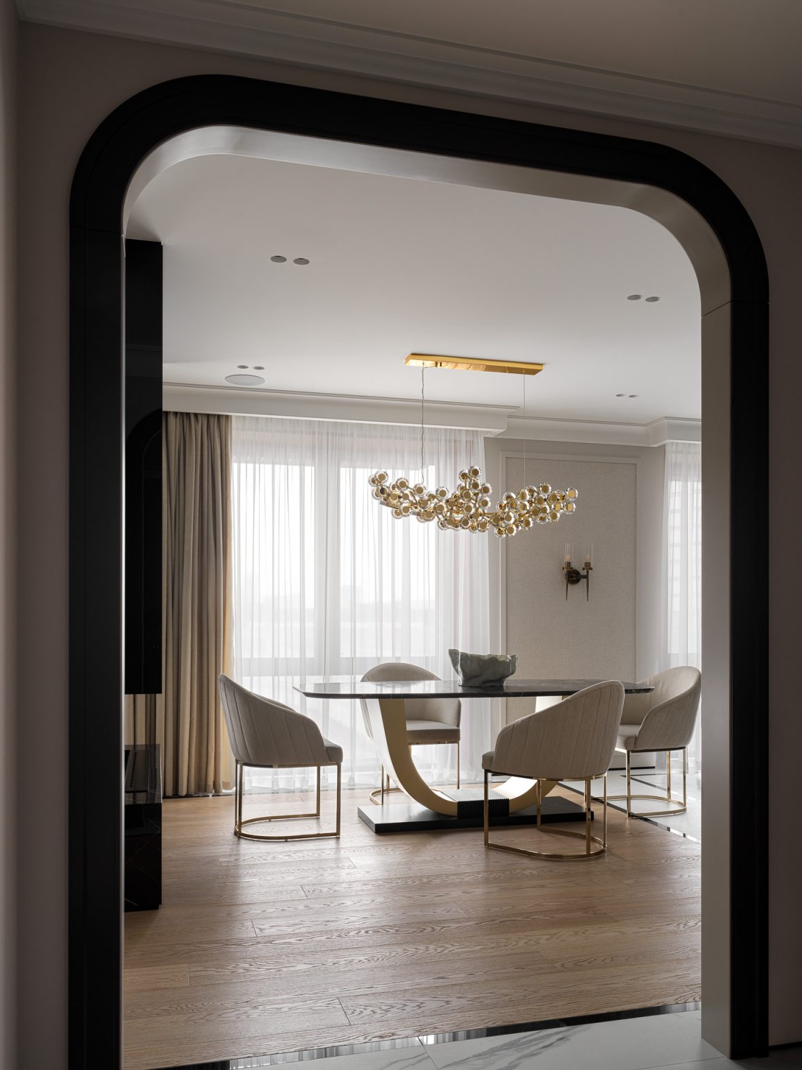 Elegant Art Deco Apartment for a Family with Two Children by Planka ...