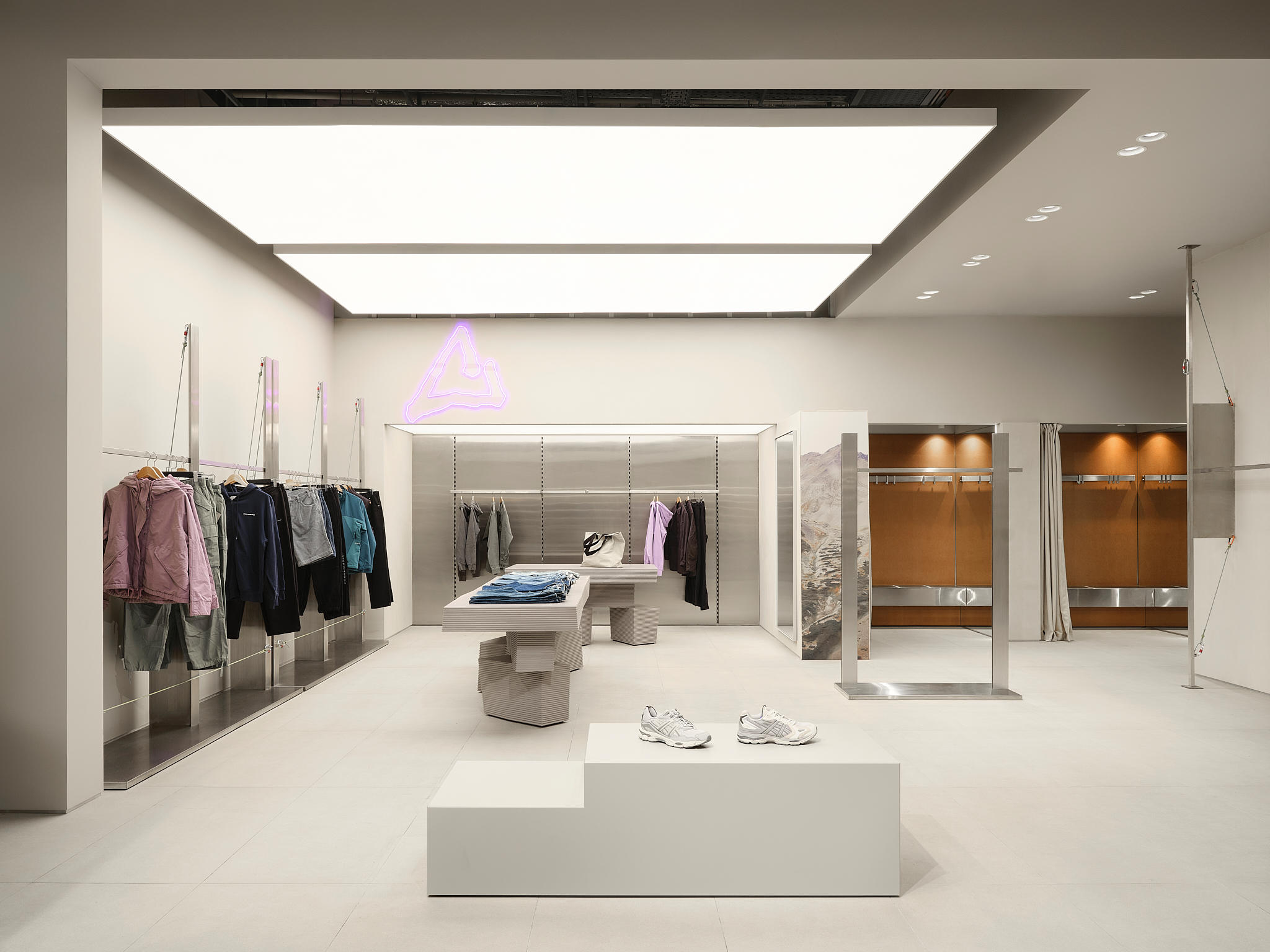 “Traektoria” Flagship Store, Aviapark, Moscow — a project by Sinitsa Buro 